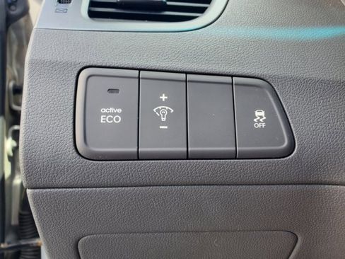 Used 2016 Hyundai Elantra SE image 13