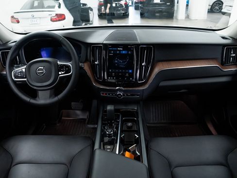 Used 2024 Volvo XC60 T8 Plus image 9