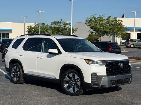 New 2026 Honda Pilot Touring image 2