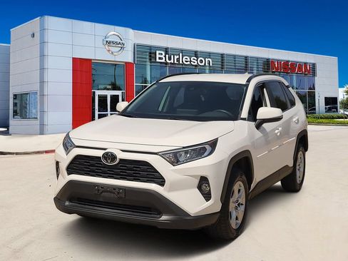 Used 2020 Toyota RAV4 XLE FWD image 1