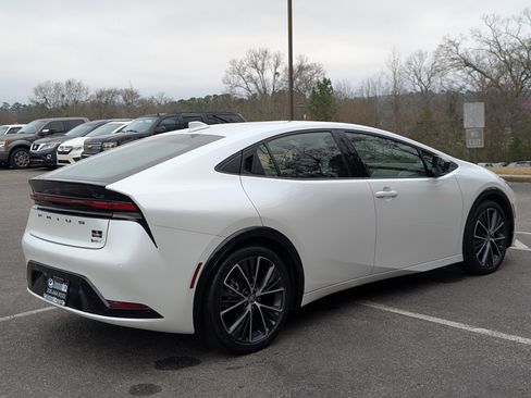 Used 2023 Toyota Prius XLE image 9