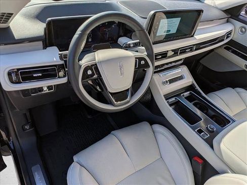 Used 2025 Lincoln Aviator Reserve w/ Luxury Package image 10