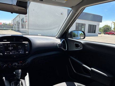 Used 2025 Kia Soul LX w/ LX Technology Package FWD image 29