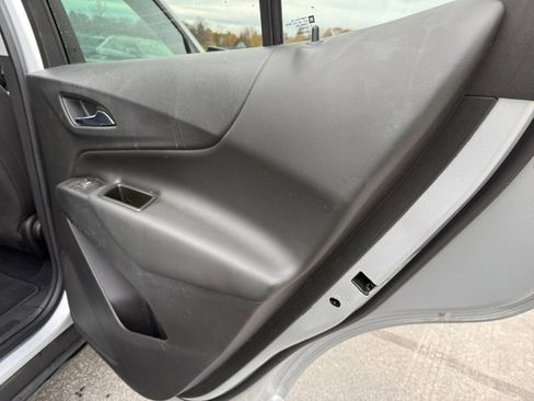 Used 2021 Chevrolet Equinox LT image 26