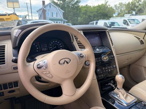 Used 2014 INFINITI QX70 AWD w/ Premium Package image 12