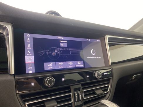 Used 2024 Porsche Macan image 9