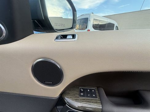 Used 2019 Land Rover Range Rover Sport SE image 45