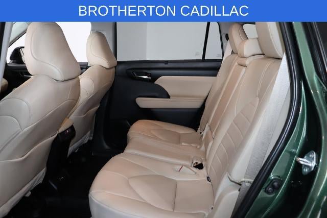 Used 2025 Toyota Highlander XLE AWD/4WD image 30