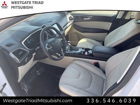 Used 2017 Ford Edge Titanium w/ Technology Package FWD image 6