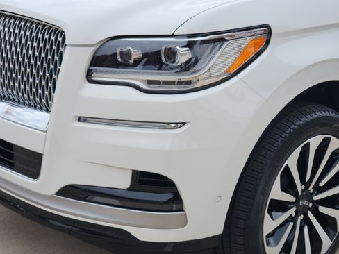 Used 2022 Lincoln Navigator Reserve image 6