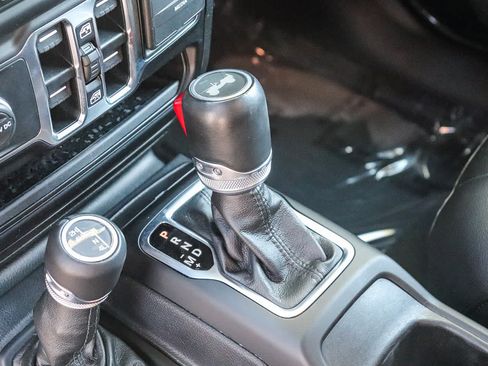 Used 2022 Jeep Wrangler Unlimited Sahara AWD/4WD image 17