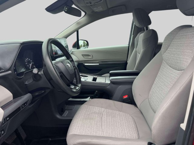 Used 2024 Toyota Sienna LE FWD image 20