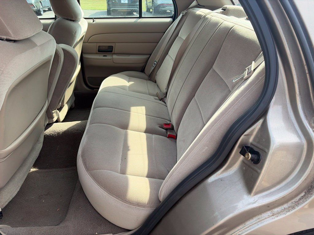 Used 2003 Ford Crown Victoria RWD image 7