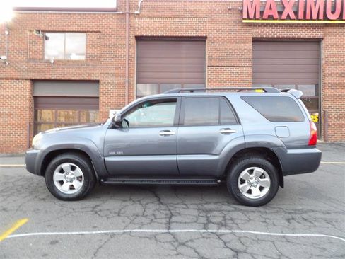 Used 2007 Toyota 4Runner SR5 image 2