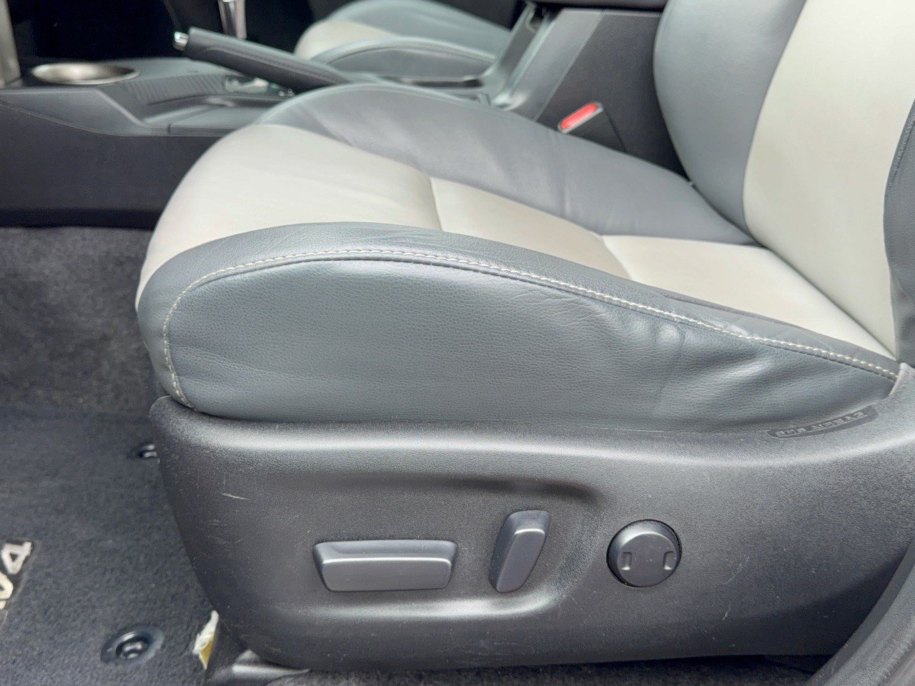 Used 2015 Toyota RAV4 Limited w/ Technology Package AWD/4WD image 16