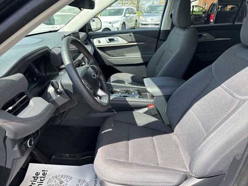 Used 2025 Ford Explorer Active AWD/4WD image 29