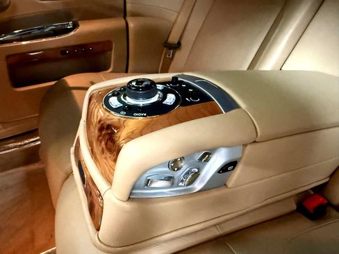 Used 2011 Rolls-Royce Ghost Sedan image 29