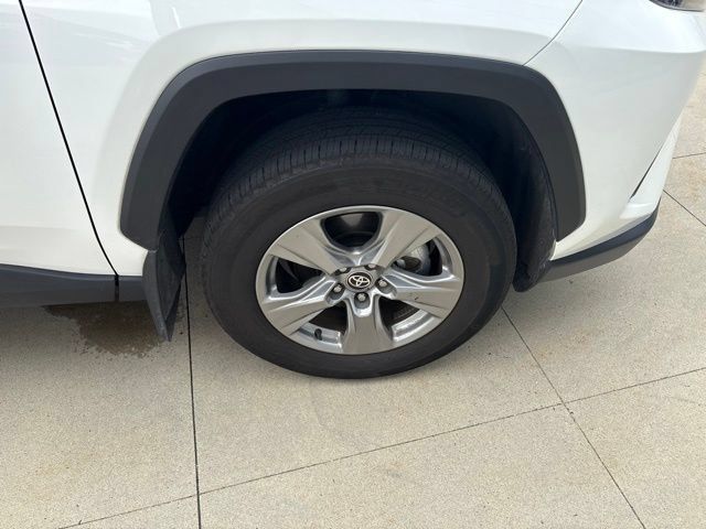 Used 2025 Toyota RAV4 XLE w/ Convenience Package AWD/4WD image 9