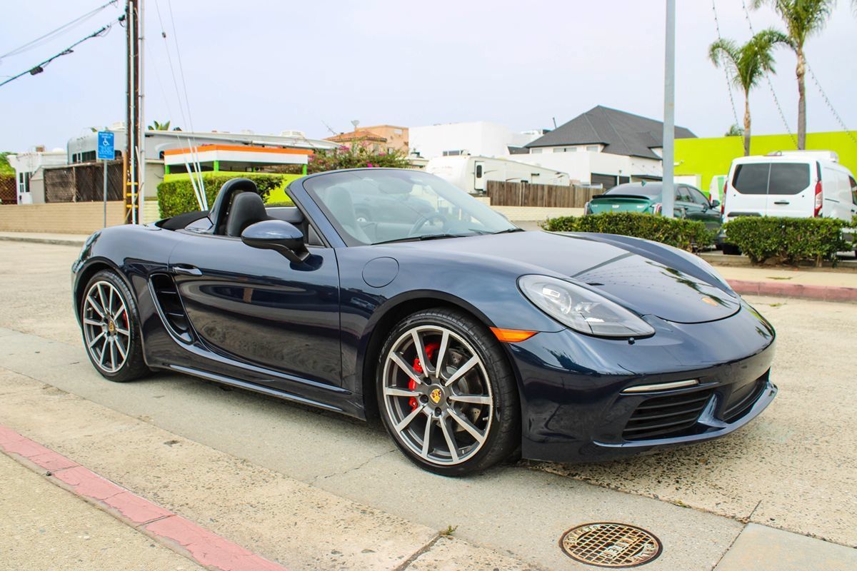 Used 2018 Porsche 718 Boxster S RWD image 8