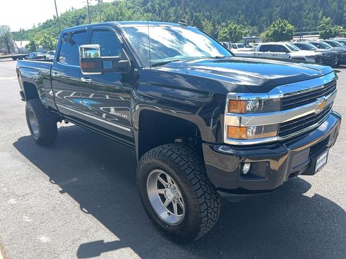 Used 2017 Chevrolet Silverado 3500 LTZ AWD/4WD image 4