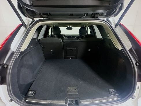 Used 2025 Volvo XC60 B5 Plus image 26