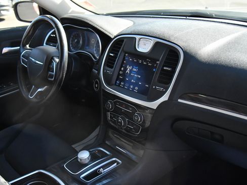 Used 2022 Chrysler 300 Touring w/ Sport Appearance Package image 40