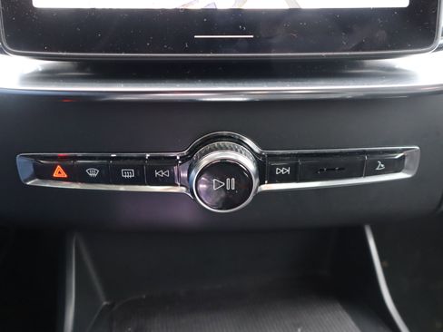 Certified 2025 Volvo XC90 B6 Plus image 27