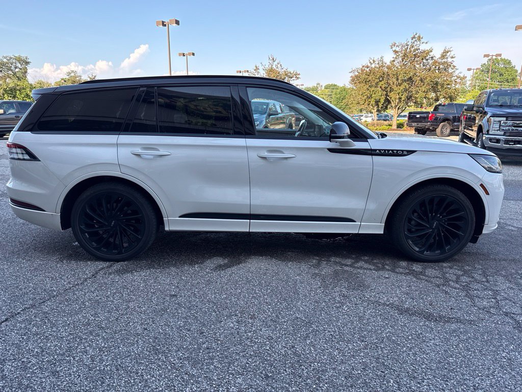Used 2025 Lincoln Aviator Reserve w/ Equipment Group 201A AWD/4WD image 12