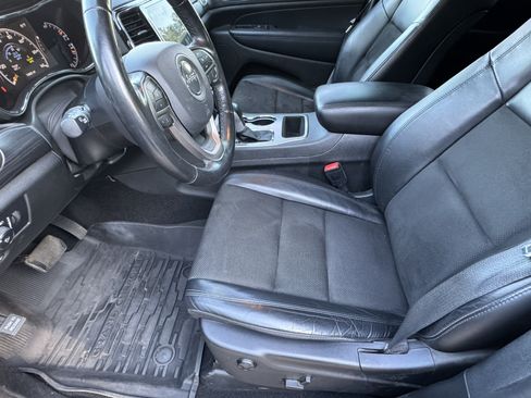 Used 2021 Jeep Grand Cherokee Laredo X AWD/4WD image 9