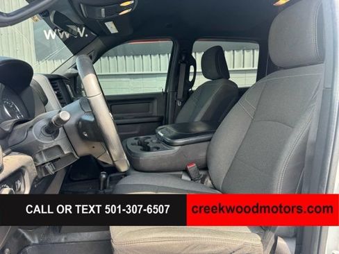 Used 2024 RAM 2500 Tradesman w/ Chrome Appearance Group AWD/4WD image 9