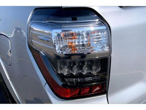 Used 2024 Toyota 4Runner SR5 AWD/4WD image 30