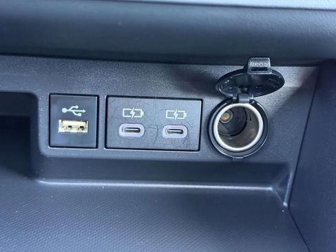 Used 2023 Toyota Highlander XLE image 33