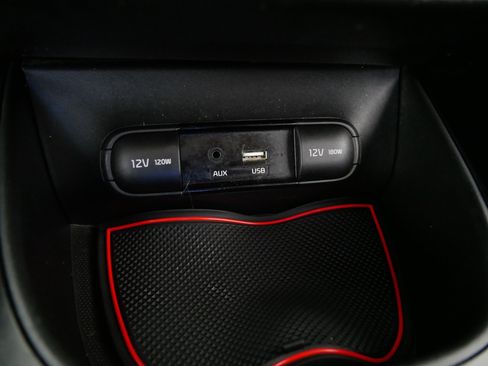 Used 2017 Kia Soul + image 29