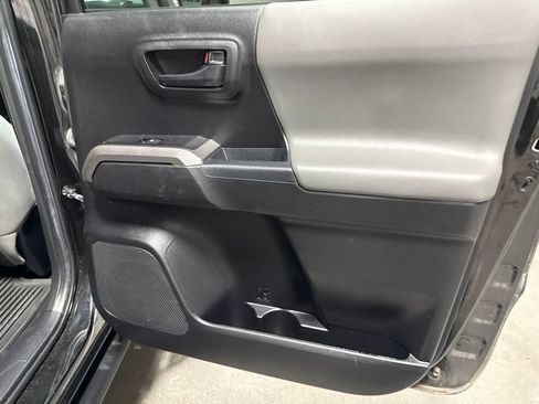 Used 2022 Toyota Tacoma SR5 w/ Technology Package RWD image 13