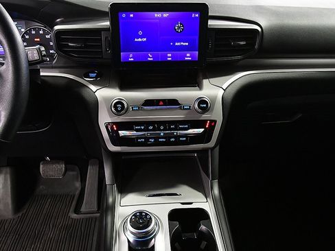 Used 2023 Ford Explorer XLT image 27