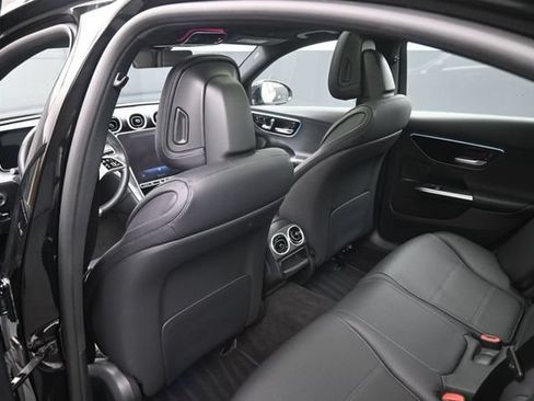 Used 2025 Mercedes-Benz C 300 Sedan image 23