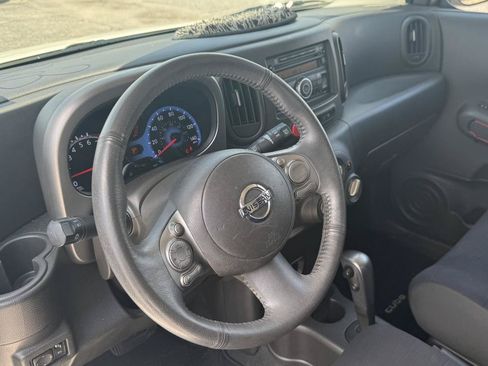 Used 2010 Nissan Cube 1.8 S w/ Interior Designer Pkg FWD image 6