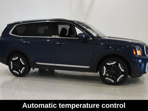 Used 2025 Kia Telluride S FWD image 3