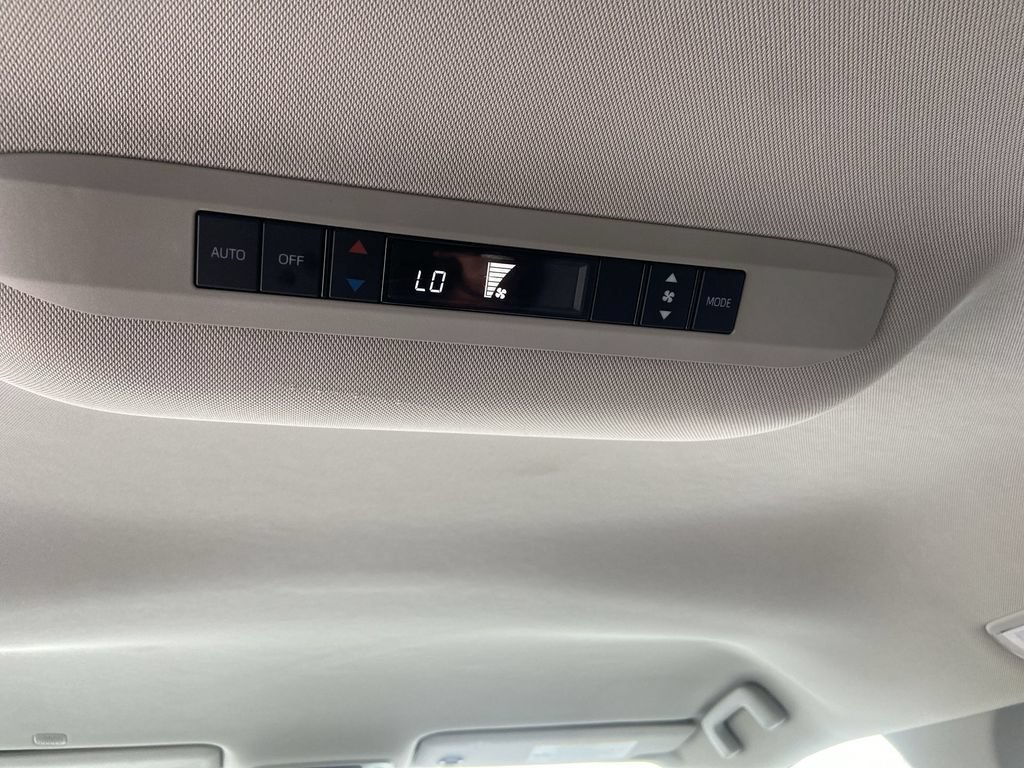 Used 2021 Toyota Sienna LE FWD image 21