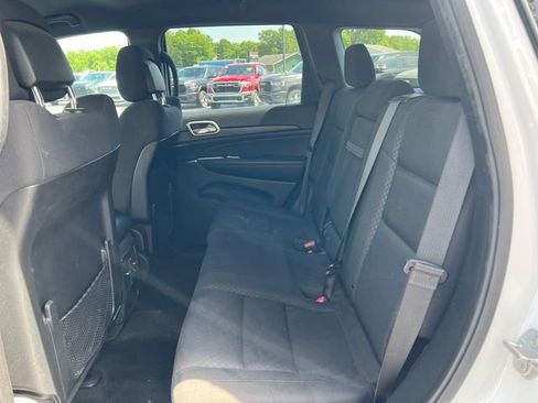 Used 2019 Jeep Grand Cherokee Laredo AWD/4WD image 5