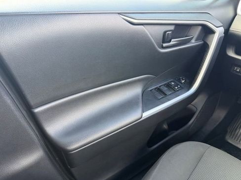 Certified 2021 Toyota RAV4 LE image 31