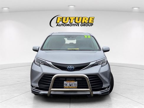 Used 2022 Toyota Sienna XLE image 2