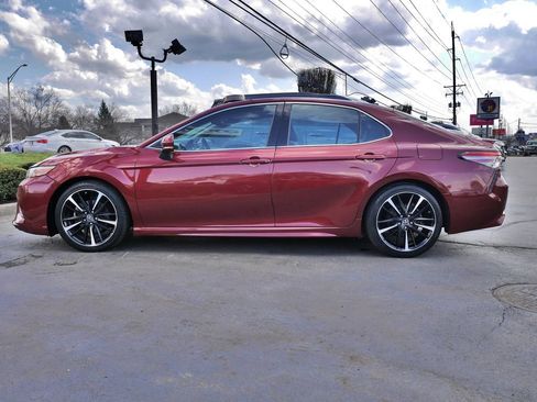 Used 2018 Toyota Camry XSE image 4