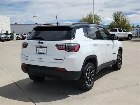 Used 2025 Jeep Compass Trailhawk AWD/4WD image 3