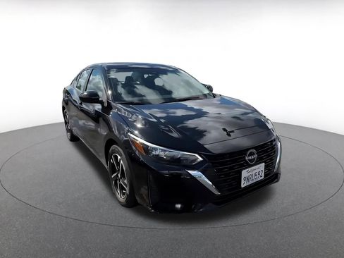 Used 2025 Nissan Sentra SV FWD image 3
