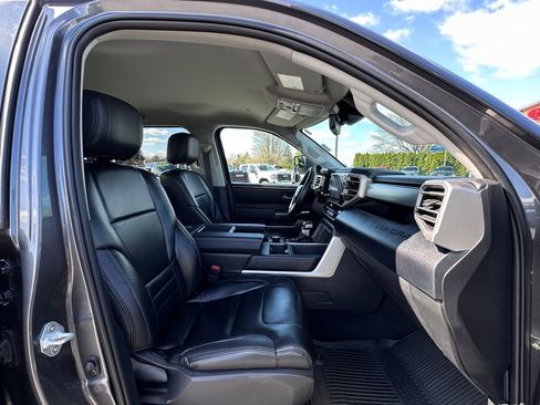 Used 2022 Toyota Tundra SR5 w/ SR5 Convenience Package AWD/4WD image 12