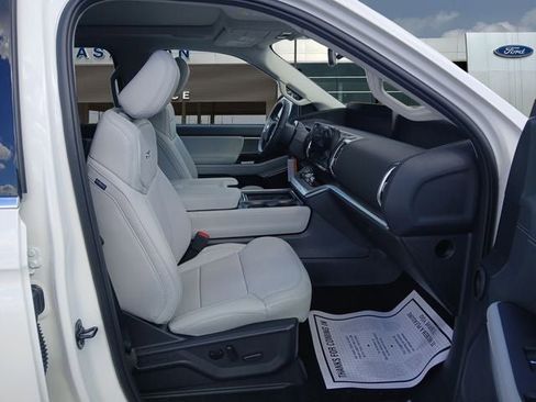 New 2025 Ford Expedition Platinum w/ Platinum Ultimate Package AWD/4WD image 15