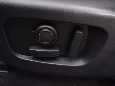 Used 2020 Land Rover Discovery Sport SE image 27