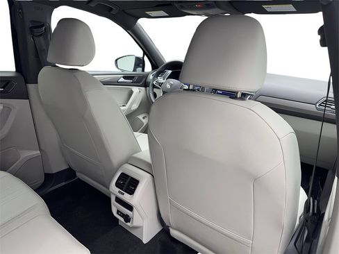 Used 2024 Volkswagen Tiguan SE R-Line image 44