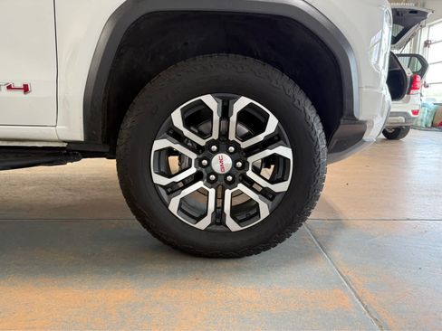 Used 2024 GMC Canyon AT4 w/ Technology Package AWD/4WD image 10